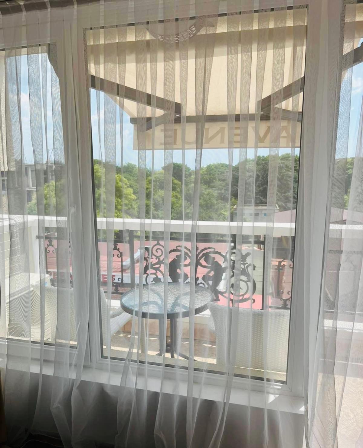 רבדה Hotel Avenue מראה חיצוני תמונה